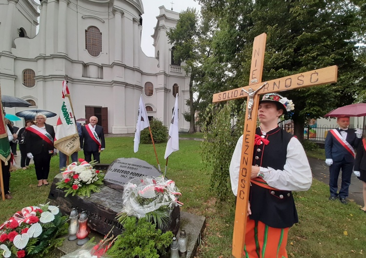 [Foto] W kościele i na boisku. Łowicz celebrował 39. urodziny "Solidarności"