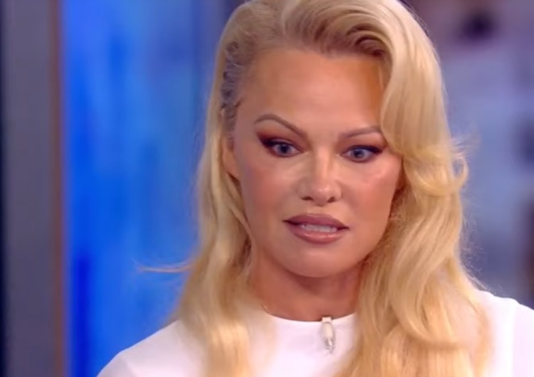 Celebryci wszędzie tacy sami. Pamela Anderson ogłosiła rewolucyjną koncepcję polityczną