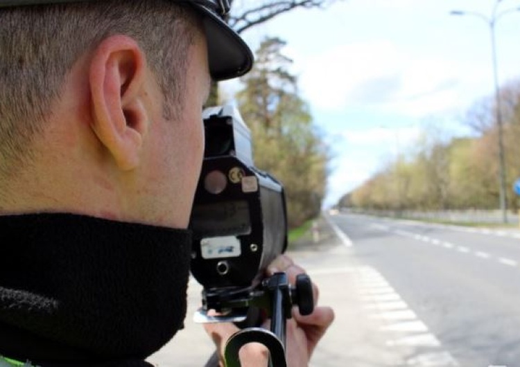  Polityk PO jechał ponad 100 km/h w terenie zabudowanym. Stracił prawo jazdy