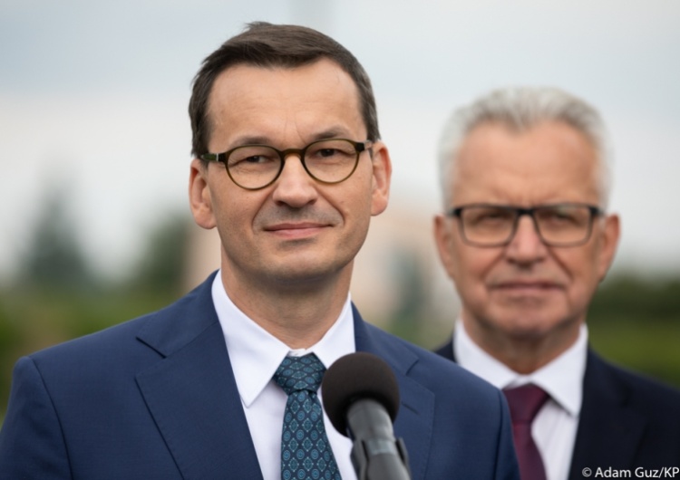 Premier: Pieniądze na fundusz autobusowy zostały pozyskane ze skutecznej walki z przestępcami podatkowymi