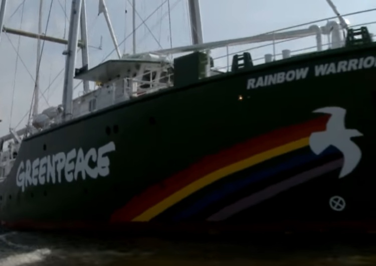 Rainbow Warrior wyrzucony z Gdańska. Greenpeace: "Decyzja polityczna". Internauci: "Won"