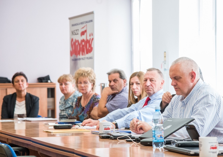  Dziś nad ranem związkowcy rozpoczęli okupację siedziby Poczty Polskiej