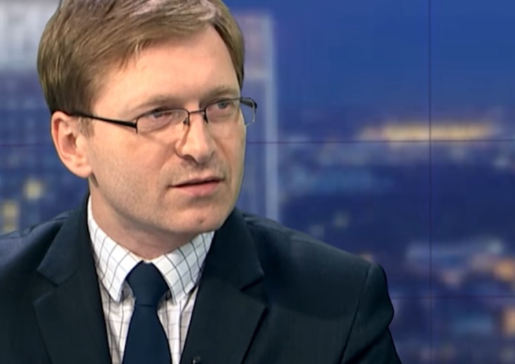 Poseł PiS usiłuje dokonać kontroli poselskiej w warszawskim ratuszu ws. Soku z Buraka. "Co w papierach?"