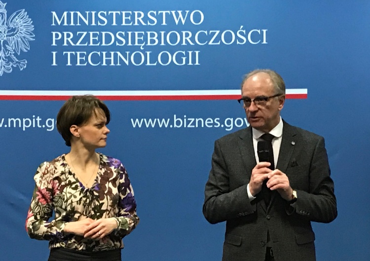Piotr Duda gratuluje Markowi Kowalskiemu nominacji na przewodniczącego Rady Zamówień Publicznych