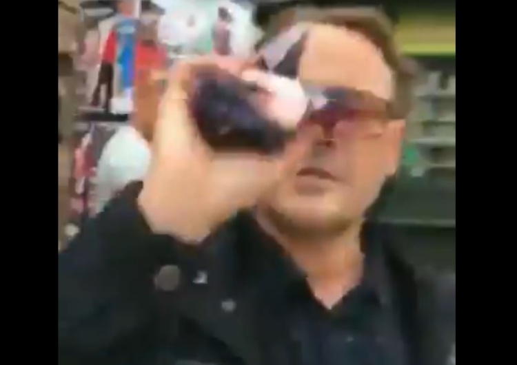  [video] Fizyczny atak radnego Łańcuta niszczącego plakaty Konfederacji. "No co ku.wa?!"