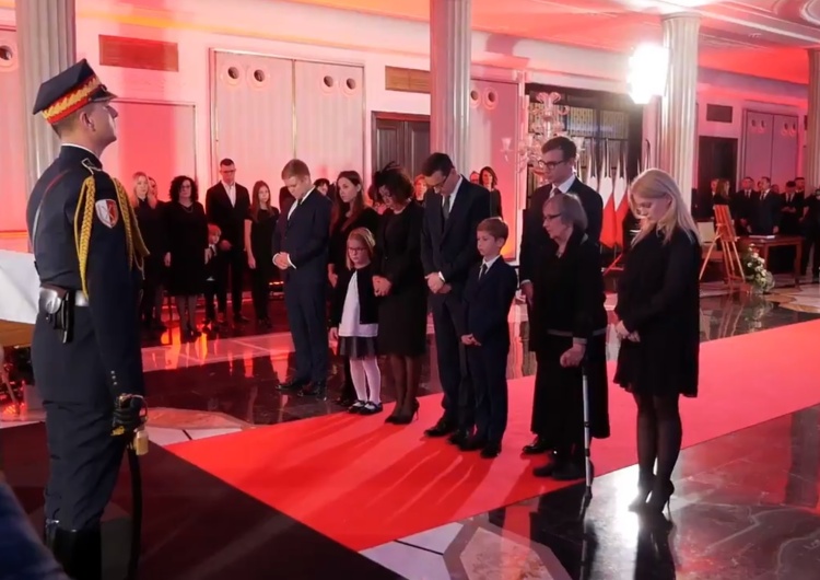  [video] W Sali Kolumnowej Sejmu RP trwa uroczystość pożegnalna Kornela Morawieckiego