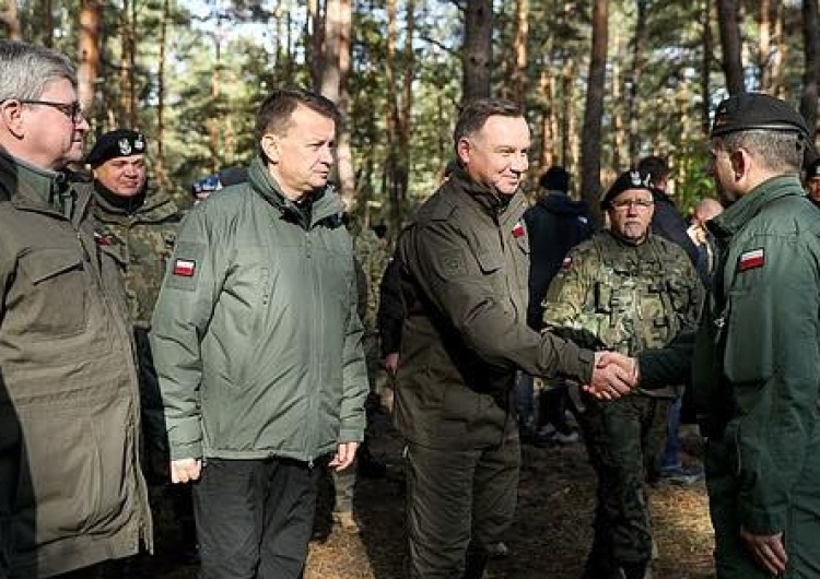 PAD podpisał rozporządzenie o podwyżkach: "Mam nadzieję, że podratuje to budżety rodzin żołnierzy"