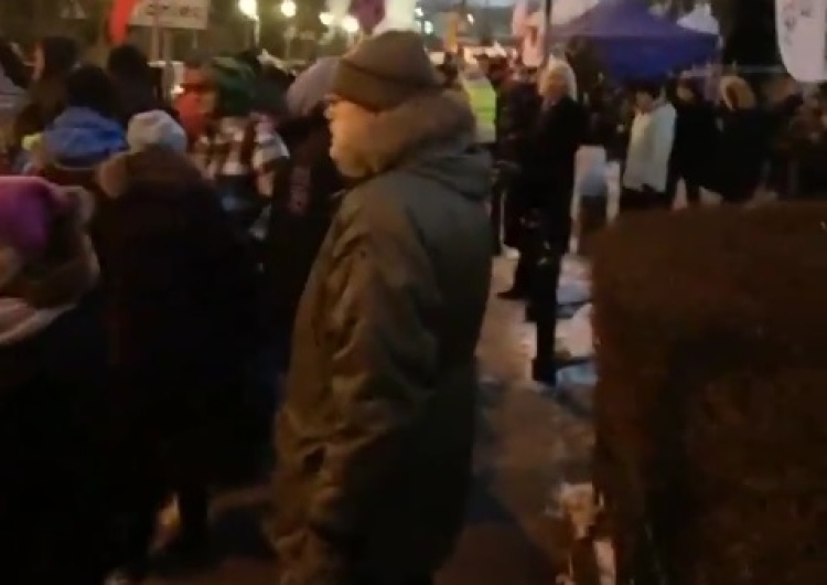 Jeśli "totalna opozycja" liczyła na wsparcie "obrońców demokracji" na ulicy, to chyba się przeliczyła