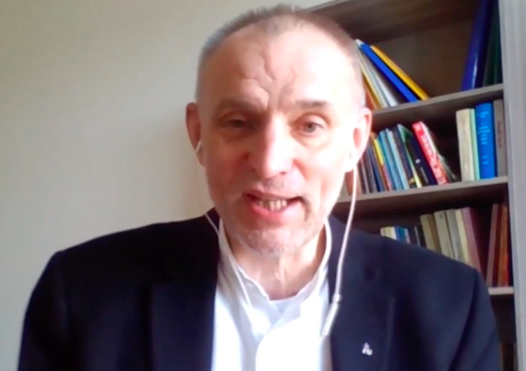 Nie chce Ci się iść na wybory? Ten jezuita będzie jechał 33 godziny pociągiem by oddać głos