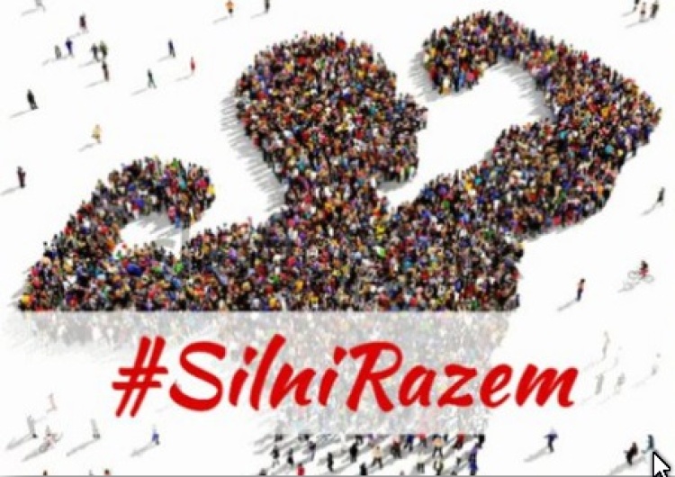 A tymczasem pod hasztagiem #SilniRazem... "Powinniśmy zacząć szukać nowych rozwiązań"