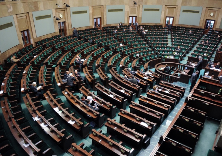 M. Żegliński Drugi dzień 34. posiedzenia Sejmu. Platforma zawiesiła protest