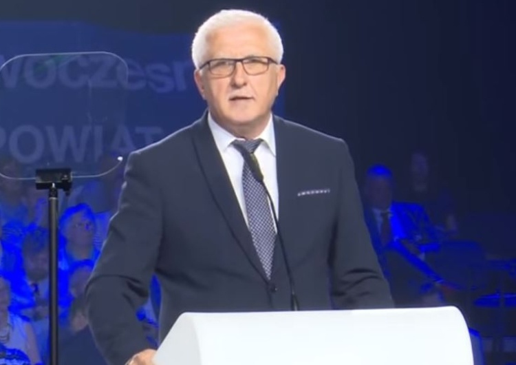 "Szkoda że głosy oddane na PiS nie są jawne (…) kto sprzedał się za parę zł". Skandaliczny wpis senatora