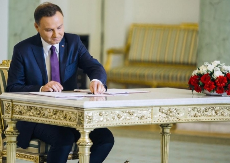 Prezydent podpisał osiem ustaw. Czy biurokracja zacznie się zmniejszać?
