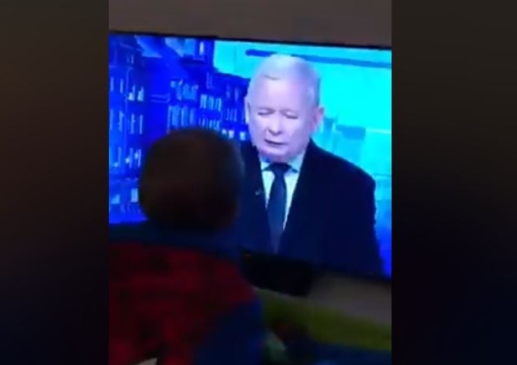  Dziecko o J. Kaczyńskim zachęcane przez opiekuna: „Ch*j”. Ostra reakcja Rzecznika Praw Dziecka