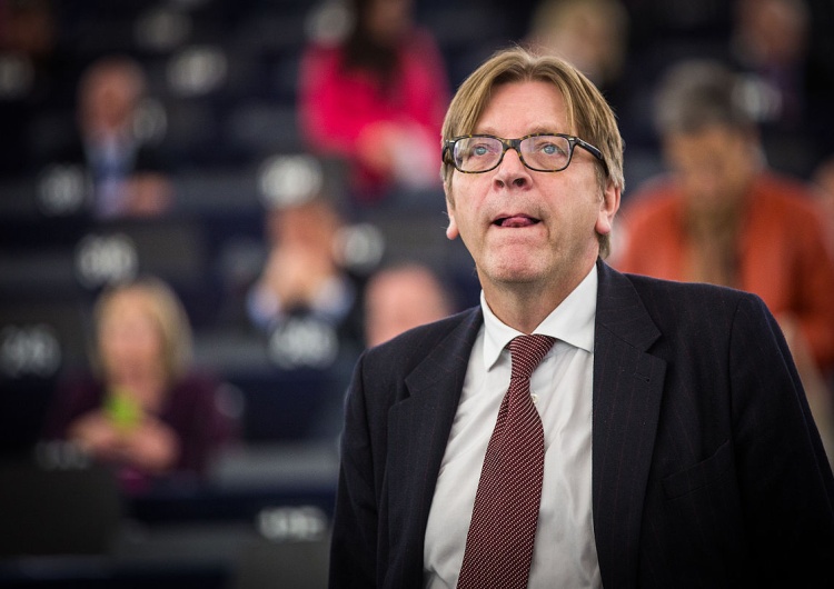  Polski sąd chce uchylić immunitet Guyowi Verhofstadtowi