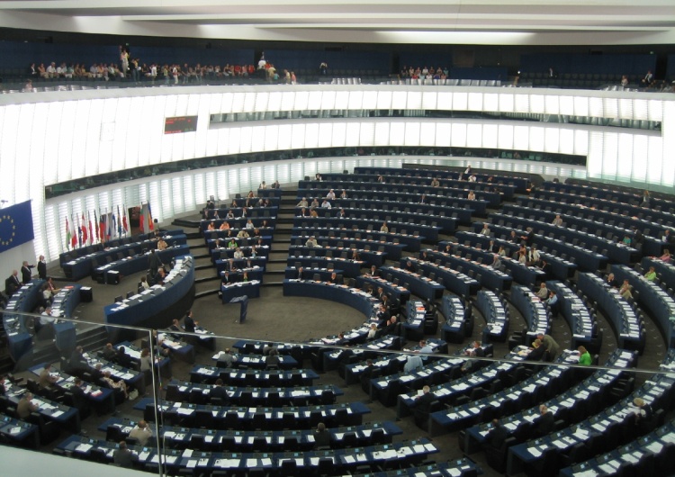  Parlament Europejski. Debata o rzekomym "zakazie edukacji seksualnej w Polsce" przy pustej sali