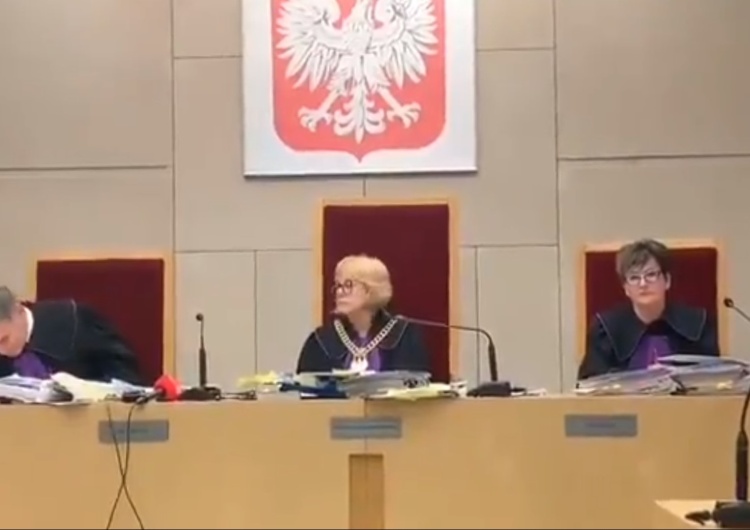  [video] Tak śmiał się sędzia gdy poruszona wyrokiem ws. Nabielaka 9 córka J. Brzeskiej opuszczała salę