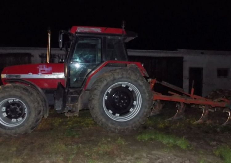  Prowadził traktor mając 3 promile alkoholu we krwi. Zapomniał podnieść pług i zaorał drogę