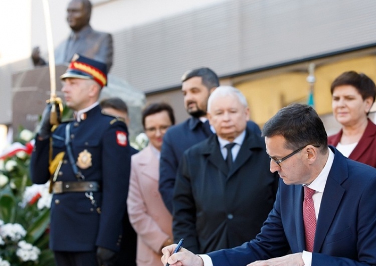 Premier: "Pustki po nim nie da się zapełnić". W Kielcach odsłonięto pomnik śp. Przemysława Gosiewskiego