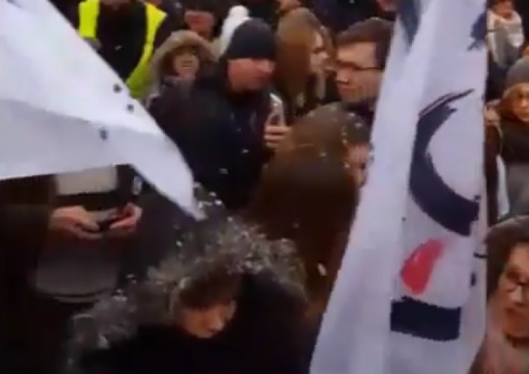 "Macierewicz wygwizdany w Żaganiu"?. Gwiżdzący widzą to inaczej: "Mam dość tłumaczenia się za Kijowskiego