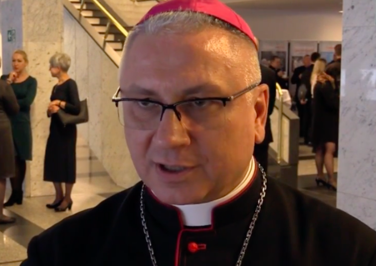 Dziś Dzień Zaduszny. Bp Miziński: To czas szczególnej i gorliwej modlitwy do Boga
