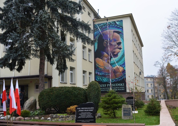 Mural na 101. rocznicę odzyskania niepodległości. Największy w...