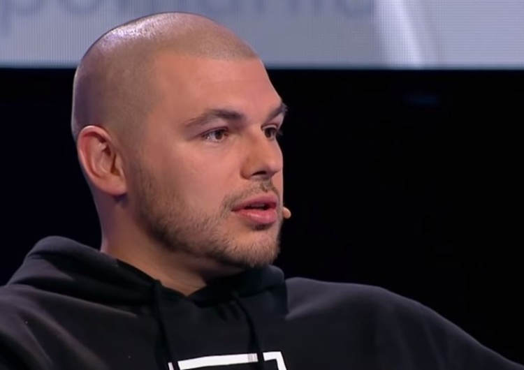 "Jestem potomkiem Bohaterów. Dziś WIELKI dzień każdego Polaka". Poruszający wpis znanego rapera