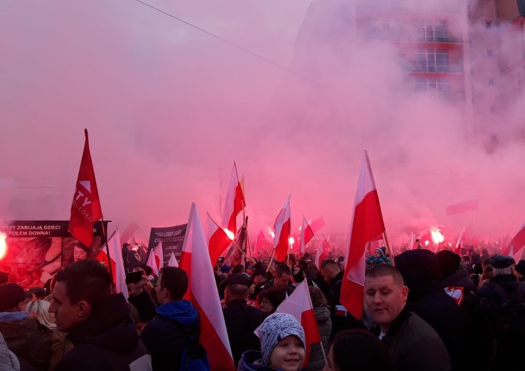 Ile osób wzięło udział w Marszu Niepodległości? Odmienne szacunki ratusza i organizatorów