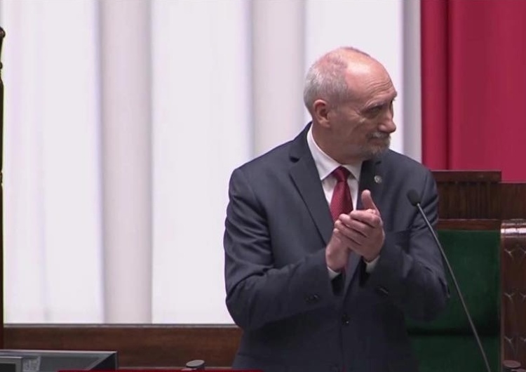  [video] Marszałek-Senior Antoni Macierewicz otworzył posiedzenie Sejmu IX kadencji