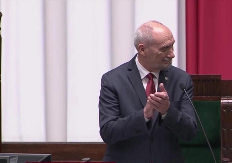  [video] Marszałek-Senior Antoni Macierewicz otworzył posiedzenie Sejmu IX kadencji