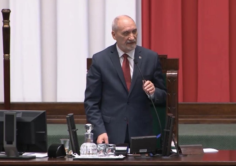  [video] Sejm. Macierewicz o "Solidarności" i wartościach: Konstytucja chroni rodzinę, jako związek...