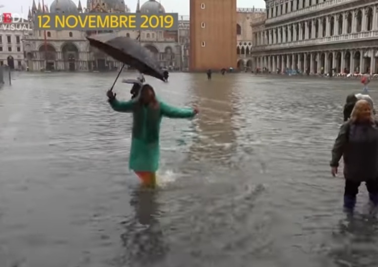 Screen Youtube Wenecja nadal tonie. Jutro wysokość wody ma osiągnąć 160 cm n.p.m.