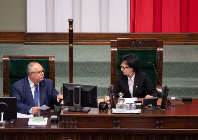 „Jest problem”. „Nie działa”. Sejm publikuje stenogram z nocnych obrad