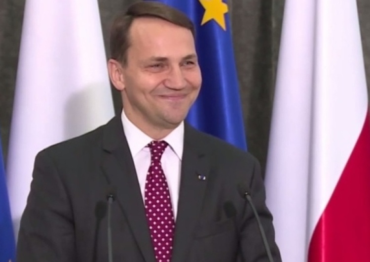 "Wyjątkowo durny komentarz...". Radosław Fogiel dosadnie nt. wpisu Sikorskiego