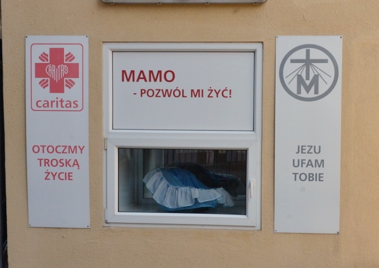 Caritas Sandomierz. Policja szuka wandali, którzy zniszczyli Okno Życia