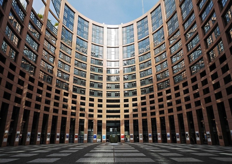  Prawy Sierpowy: Brudne zagrywki opozycji w PE