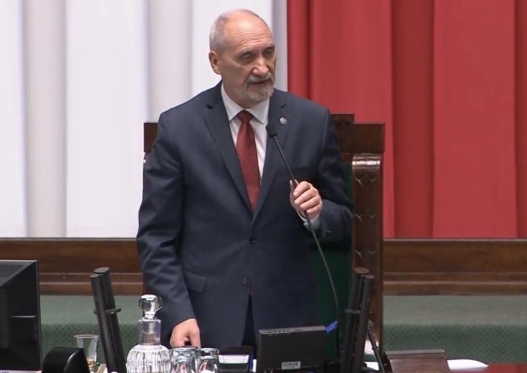 Screen Youtube "On chce być stronnictwem rosyjskim w Polsce". Macierewicz o skandalicznych słowach Czarzastego