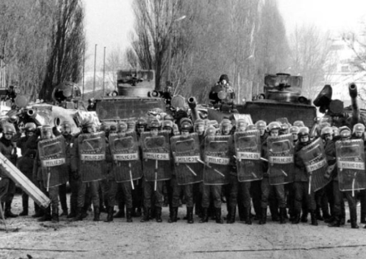  2 grudnia 1981 r. Pacyfikacja strajku w Wyższej Oficerskiej Szkole Pożarniczej. Preludium stanu wojennego