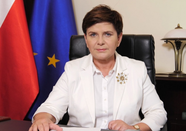  Premier Szydło podpisała rozporządzenie ws. płacy minimalnej. 2 tys. zł. już w 2017 r.