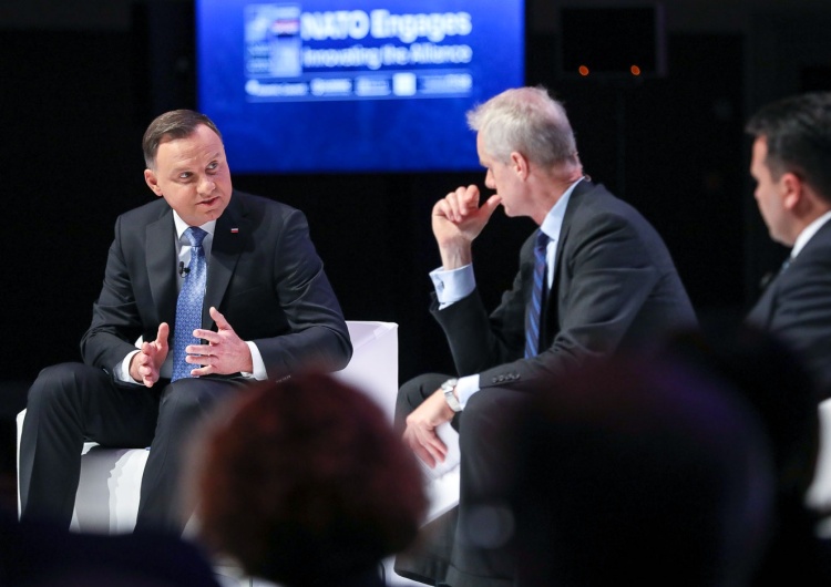  Prezydent uczestniczył w dyskusji podczas szczytu NATO, nadał także stopień generalski płk. Kornickiemu