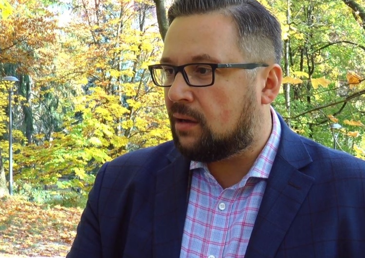 "Wyszedłem na nadętego buca". Poseł Lewicy od "utrzymania się za 9 tys." próbuje ratować swój wizerunek