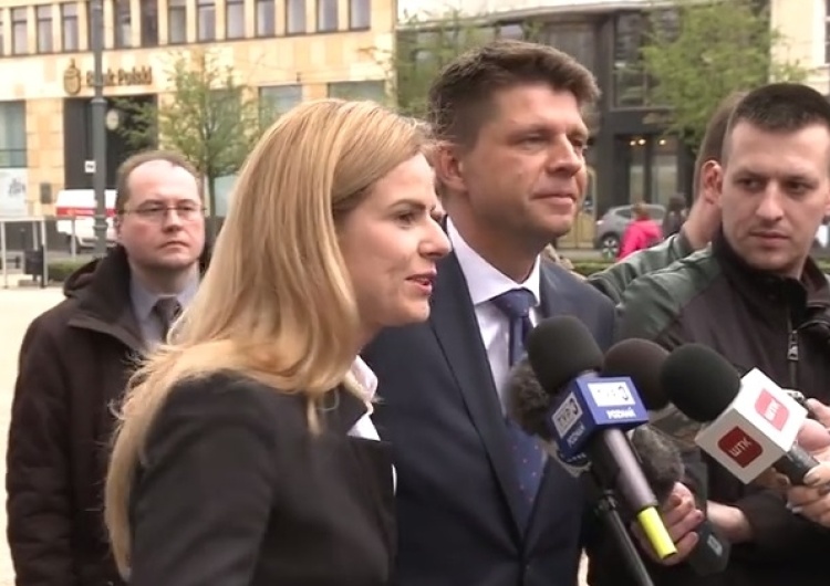 Schmidt szydzi z Kuchcińskiego: Panie Marszałku kochany, mieliście być łagodni jak gołąbki, a jest co?