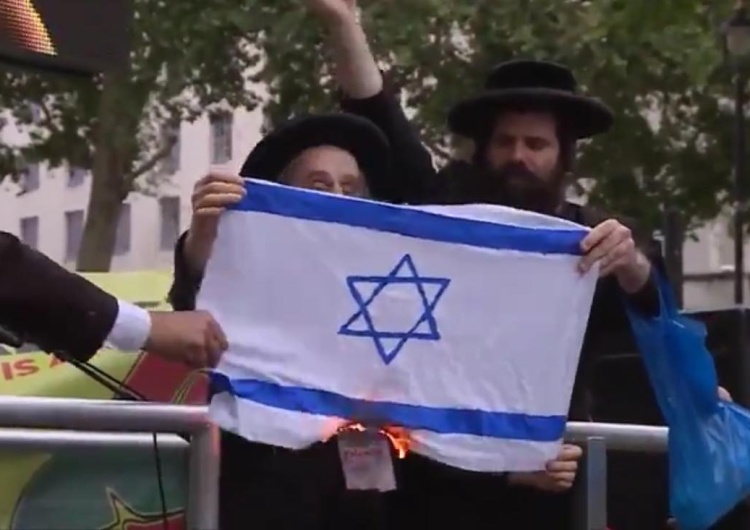  [video] Żydzi w Turcji palą flagę Izraela: "Izrael nie jest państwem żydowskim"
