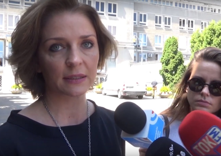  Joanna Mucha powtarza fake news i porównuje TVP do domu publicznego
