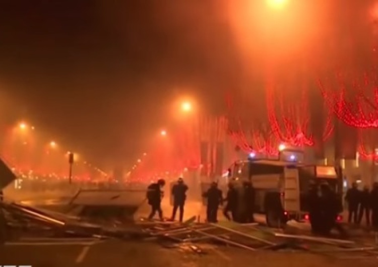  [video] Kolejny dzien strajków. Francja pogrąża się w chaosie