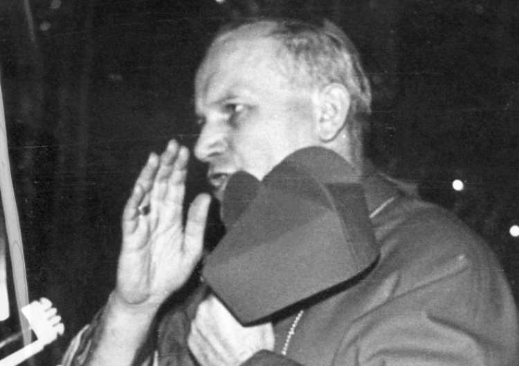  38. rocznica wprowadzenia stanu wojennego: "Bez Jana Pawła II nie byłoby narodzin Solidarności"
