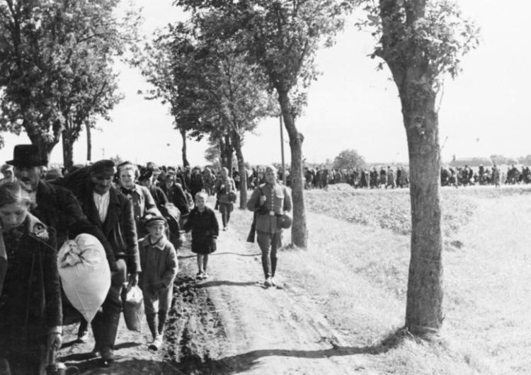 By Bundesarchiv, R 49 Bild-0131 / Wilhelm Holtfreter / CC-BY-SA 3.0 de Kiedy o życiu decydowało nazwisko