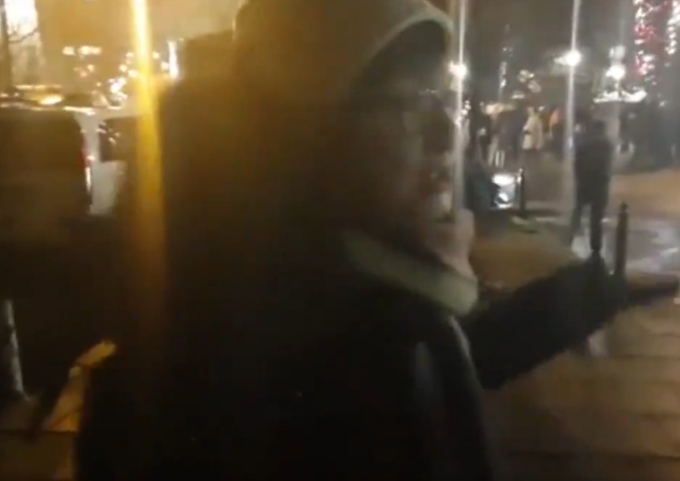  [video] Sfrustrowani brakiem frekwencji "obrońcy sądów": "Ot się społeczeństwo urządza w d. już..."