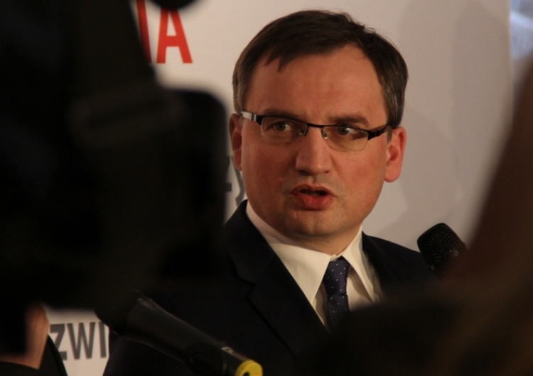  Ziobro: Jeśli ktoś nie uznaje funkcjonującego w Polsce sądu za sąd, to stawia się poza prawem