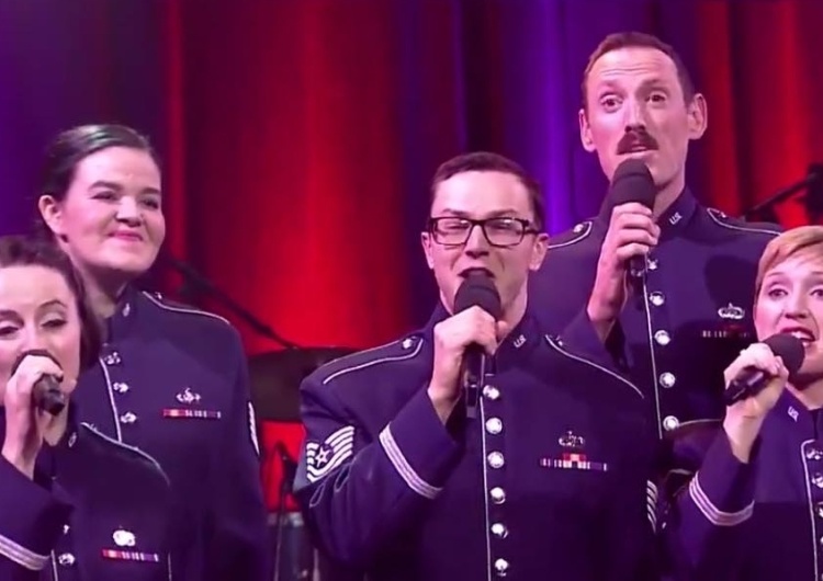  [video] Amerykańscy żołnierze śpiewają na Boże Narodzenie... po polsku. Sprawdź efekt